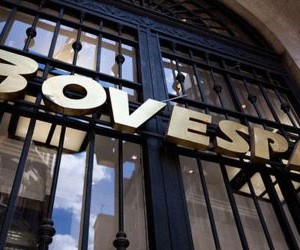 "O principal benefício das ações é participar do sucesso de grandes empresas, mas o investidor deve estar disposto a aceitar o risco de mercado: quanto maior o potencial de ganho, maior a possibilidade de enfrentar períodos de perdas temporárias ou permanentes."