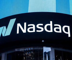 O NASDAQ revolucionou as finanças com tecnologia e inovação. É referência mundial em ações de crescimento e empresas disruptivas.